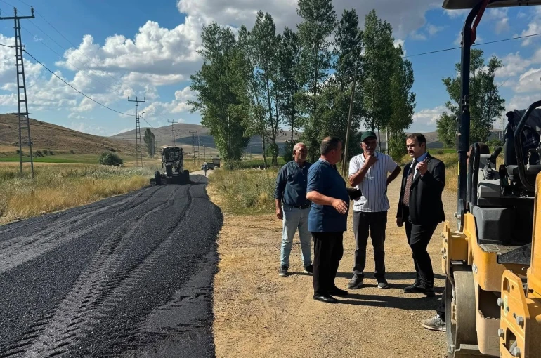 Demirözü’nde kaymakamdan vatandaş ve yol çalışmalarına ziyaret