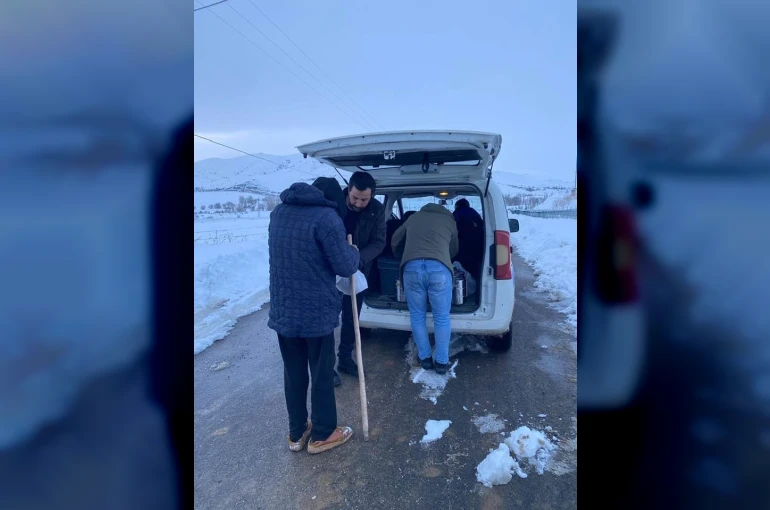 Demirözü’nde vatandaşlara ramazan ayında sıcak yemek ulaştırılıyor