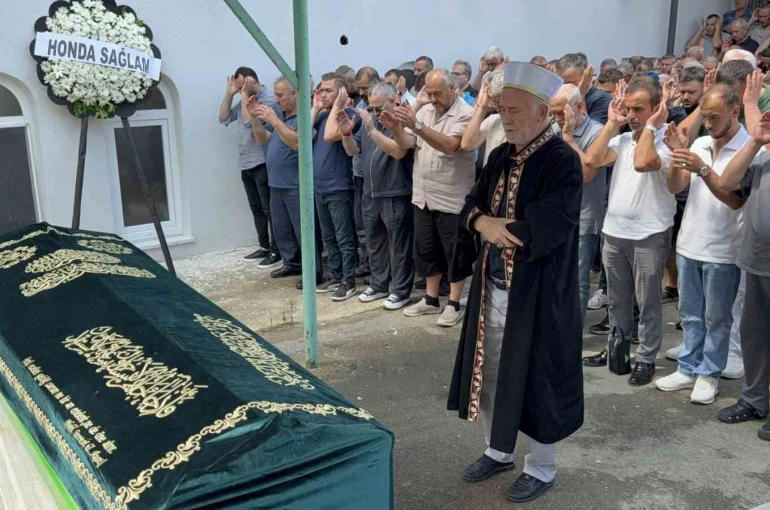 Denizde boğulan 17 yaşındaki çocuk toprağa verildi