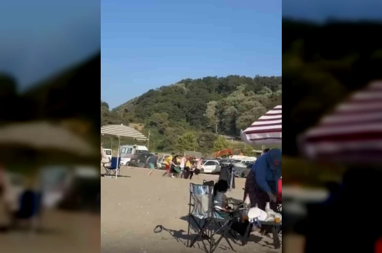 Denizde boğulma tehlikesi geçiren kişiyi vatandaşlar kurtardı 