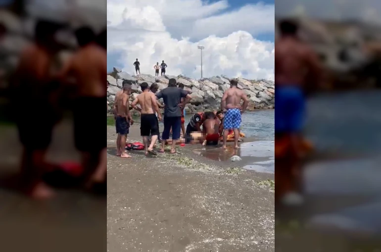Denizde fenalaşan vatandaşa dakikalarca kalp masajı yapıldı