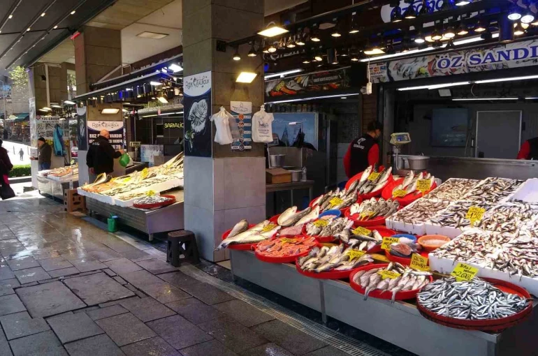 Denizlerde av yasağının başlamasının ardından tezgahlar kültür balıklarına kaldı