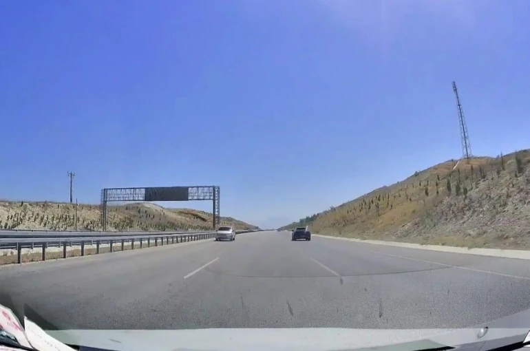 Denizli-Aydın otoyolunda ters yönü kullanan sürücü trafikteki insanların canını hiçe saydı