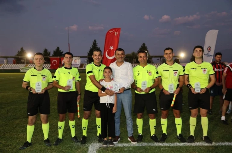 Denizli Büyükşehir Futbol Turnuvası kupalar sahiplerini buldu