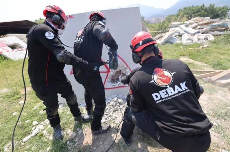 Denizli Büyükşehir’in gönüllü ekibi artık Türkiye’nin afetlerinde görev alacak