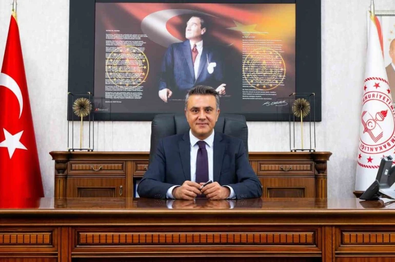 Denizli Milli Eğitim Müdürü Çalışkan; "Öğretmenliğe meslek desek de aslında bir ömürdür"