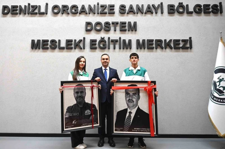 Denizli Model Fabrikayı açan Bakan Kacır, DOSTEM öğrencileriyle bir araya geldi