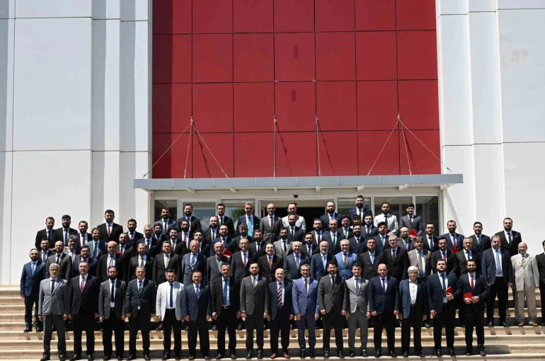Denizli Valisi Köşger, Dini Yüksek İhtisas Eğitimi 3. Dönem Mezuniyet Programı’na katıldı
