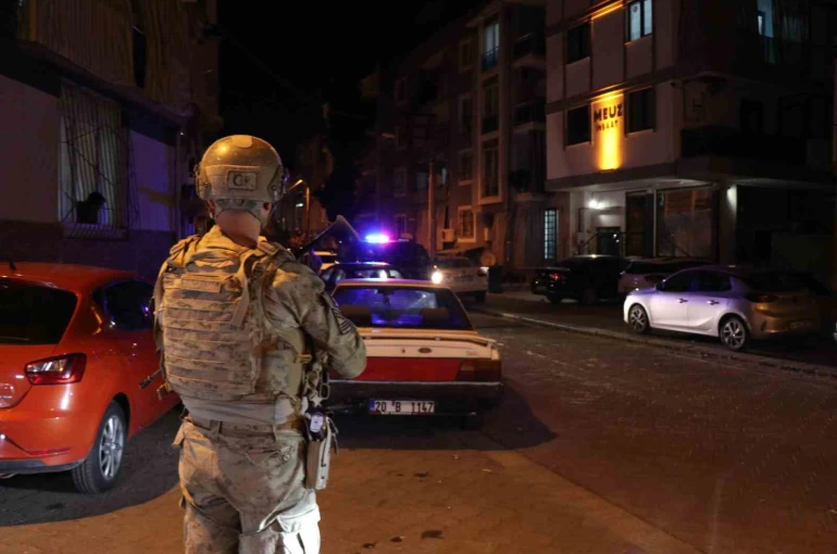 Denizli’de 53 yılla aranan 2 firari JASAT’ın sıkı takibinden kaçamadı