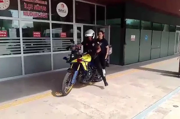 Denizli’de polisler kimlik sorunu yaşayan öğrencileri sınava son anda yetiştirdi