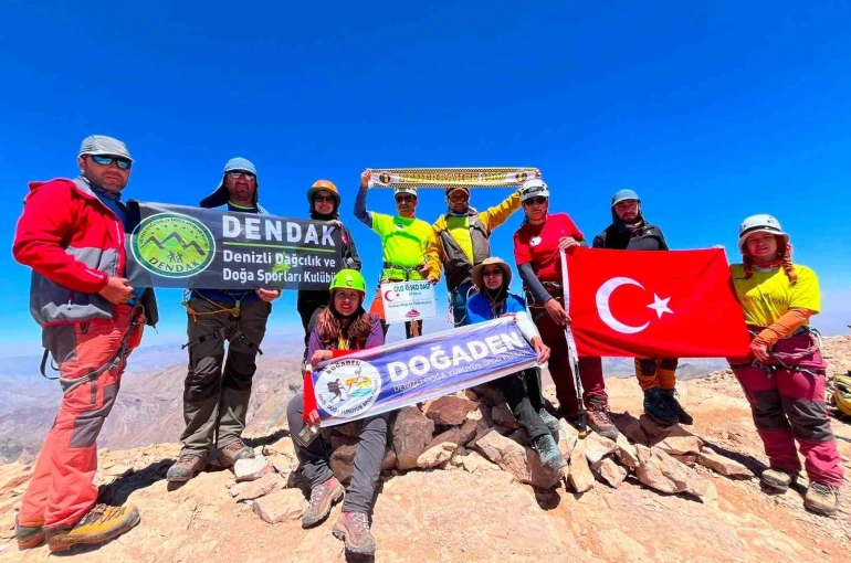 Denizlili dağcılar Hakkâri’de zirve yaptı