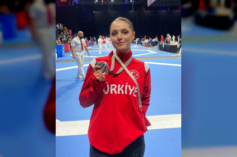 Denizlili sporcu Almanya’dan gümüş madalya ile döndü
