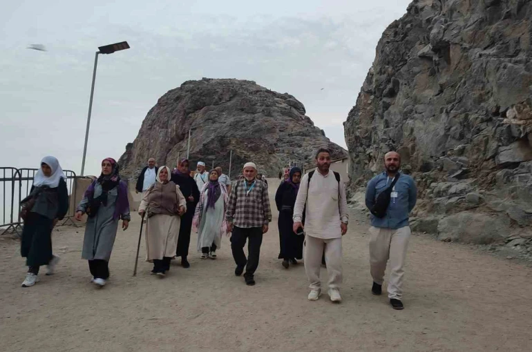 Denizlili umreciler Hira Nur Dağında manevi iklimi yaşadı