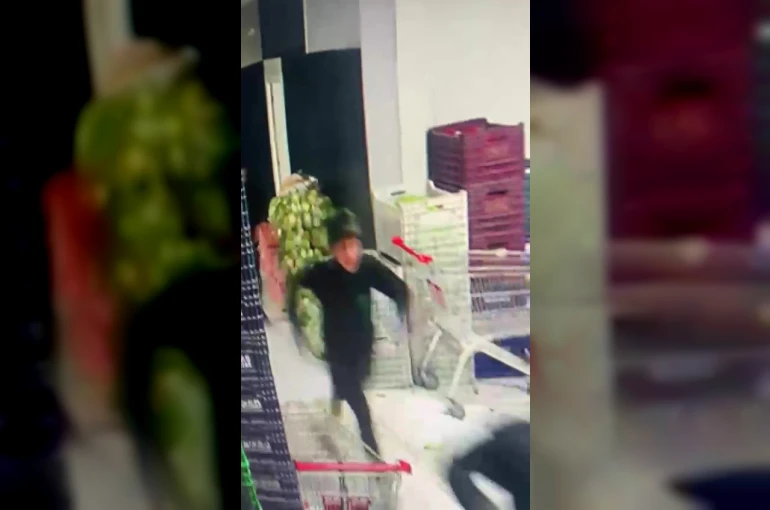 Deprem anında yaşanan panik kamerada