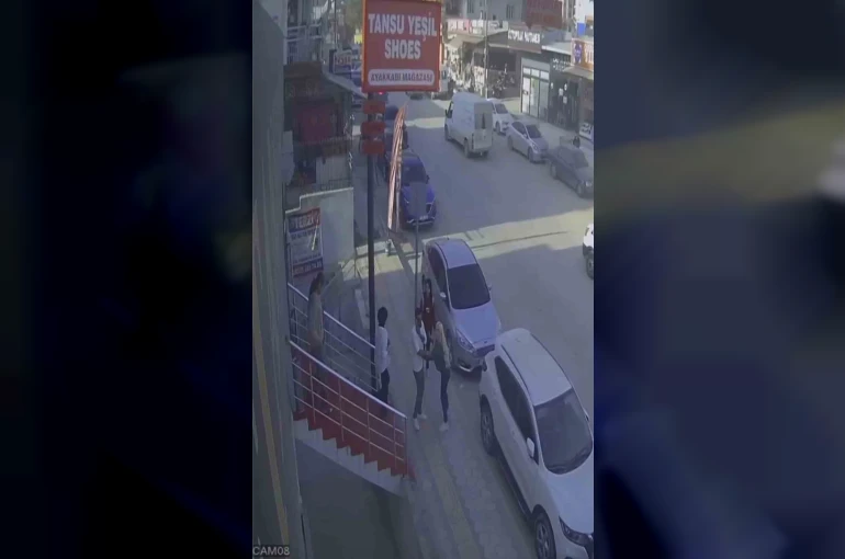 Deprem paniğiyle kaçan vatandaşların o anları kamerada