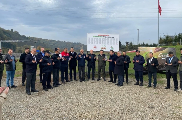 Deprem şehitleri anısına 350 fidan dikildi