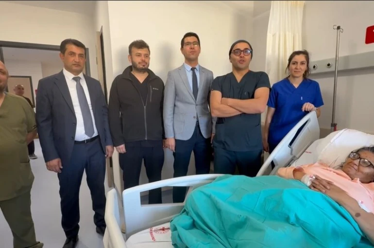 Deprem sonrası yeniden yapılan Nurhak Devlet Hastanesi’nde ilk ameliyat