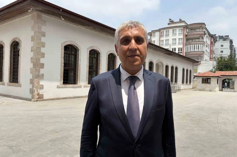 Depremde ağır hasar alan 115 yıllık tarihi okul yeniden eğitime açılıyor