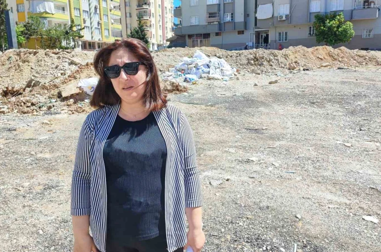 Depremde anne ve babasını kaybeden kadından Alpargün Apartmanı kararına tepki