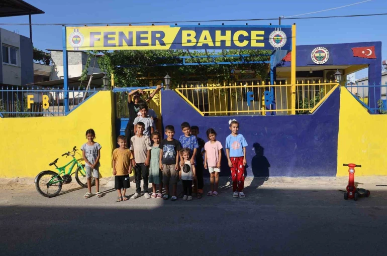 Depremde evi yıkıldı, yeni evini satın aldıktan sonra ilk işi Fenerbahçe aşkını yaşatmak oldu