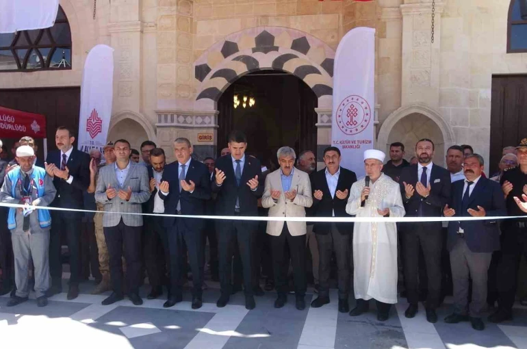 Depremde hasar gören Kilis Ulu Cami ile Şurahbil Bin Hasene Cami ve Türbesi yeniden ibadete açıldı