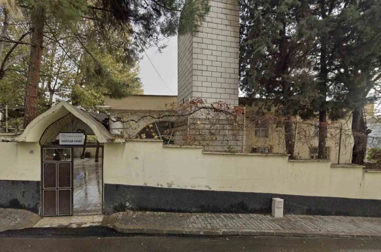Depremde yıkılan Dostlar Camii, yeniden ayağa kalkıyor