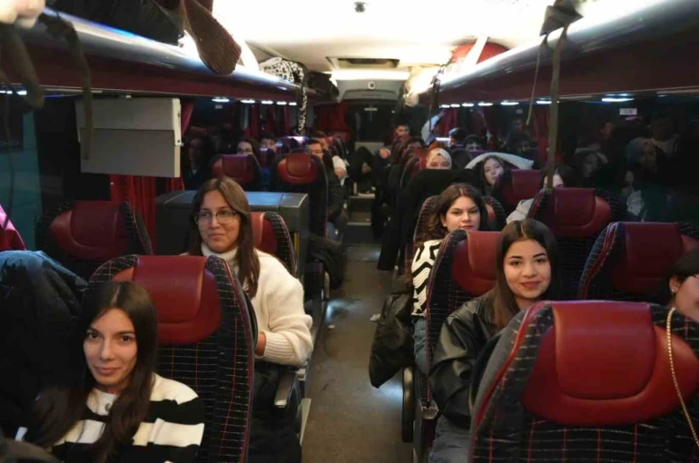 Depremzede gençlerin tarih dolu Ankara yolculuğu