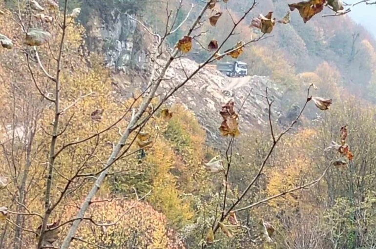 Dere yataklarına mesken atık ve moloz dökülüyor