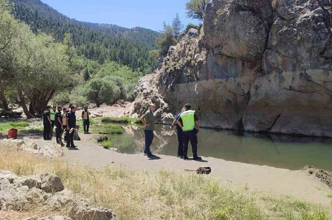 Deredeki girdabın yuttuğu kız kardeşlerin cansız bedenlerine ulaşıldı