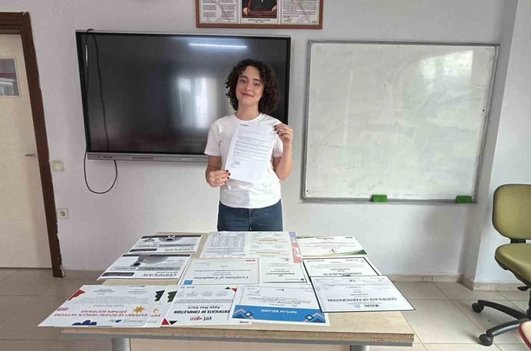 "Ders çalışırken yemek yemeyi bile unuttum" diyen Ayşe Naz, Amerikan Rice Üniversitesi’nden ve NASA’dan eğitim daveti aldı