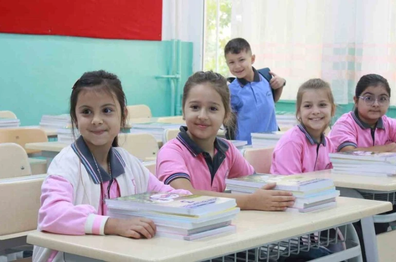 Ders zili çaldı öğrenciler okula koştu