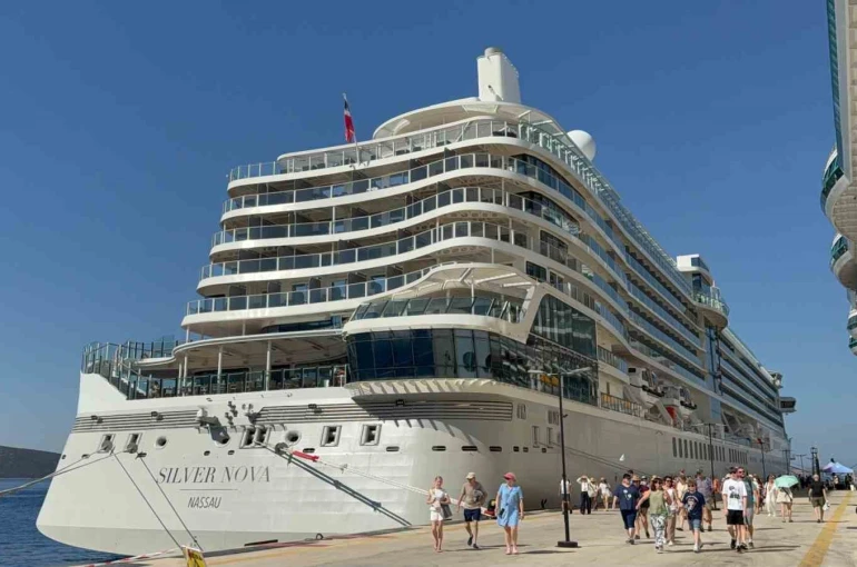 Dev kruvaziyerler Bodrum’a demir attı: 3 bin 319 turist geldi