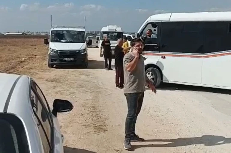 Devlet depremzedeye ev yaptı, belediye yolunu yapamadı