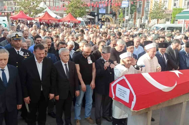 Devrekli Kıbrıs Gazisi son yolculuğuna dualarla uğurlandı
