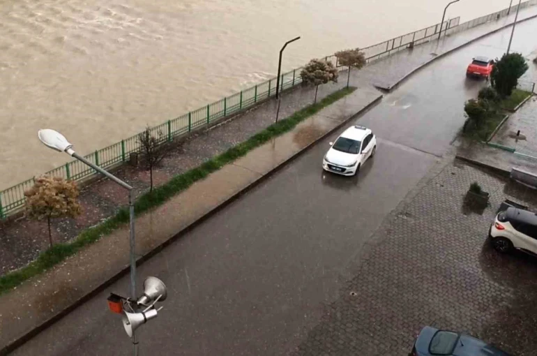 Devrek’te misket büyüklüğünde dolu yağdı