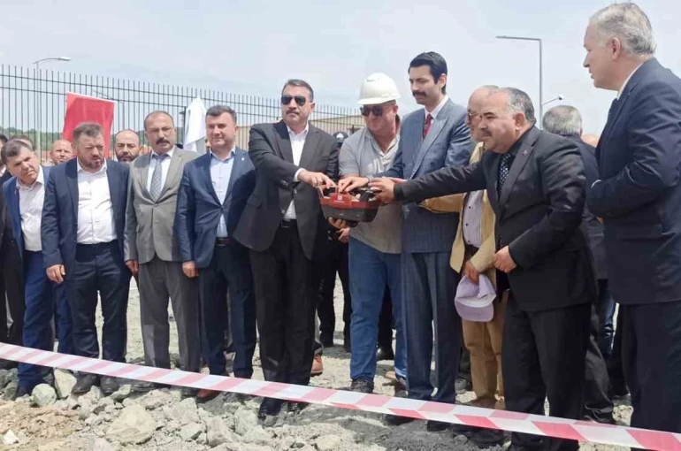 Devrek’te temel atma töreninde protokol bir araya geldi