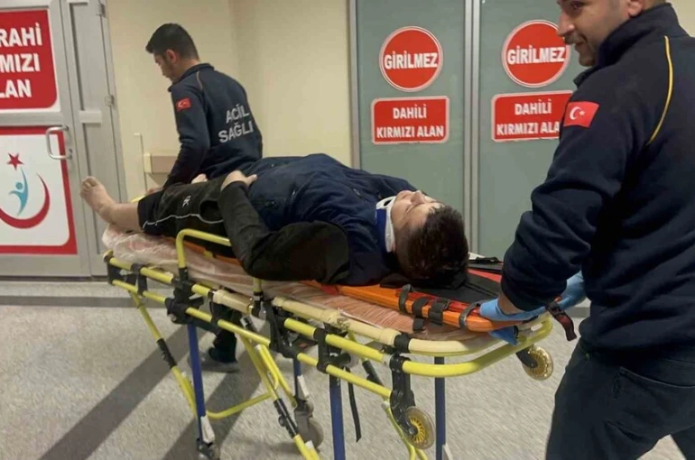 Devrilen motosikletteki kişi yaralandı