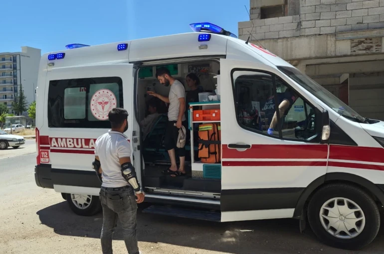Devrilen motosikletteki yolcu yaralandı