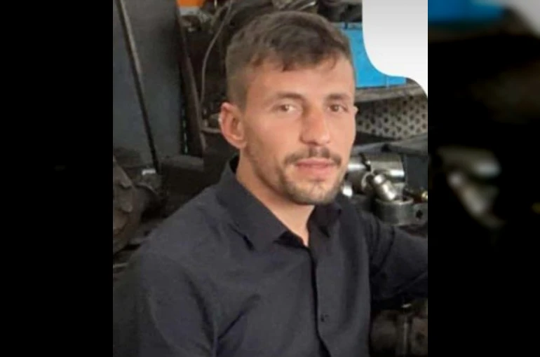 Devrilen pikabın sürücüsü hayatını kaybetti