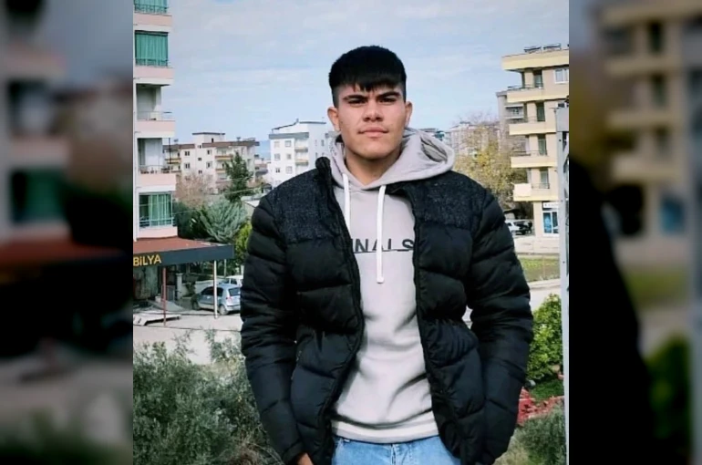 Devrilen traktörün altında kalan genç hayatını kaybetti 