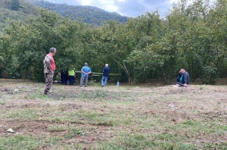 Devrilen traktörün altında kalan yaşlı adam hayatını kaybetti