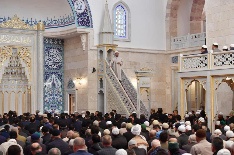 DİYANET’TEN CUMA HUTBESİNDE ANLAMLI MESAJLAR
