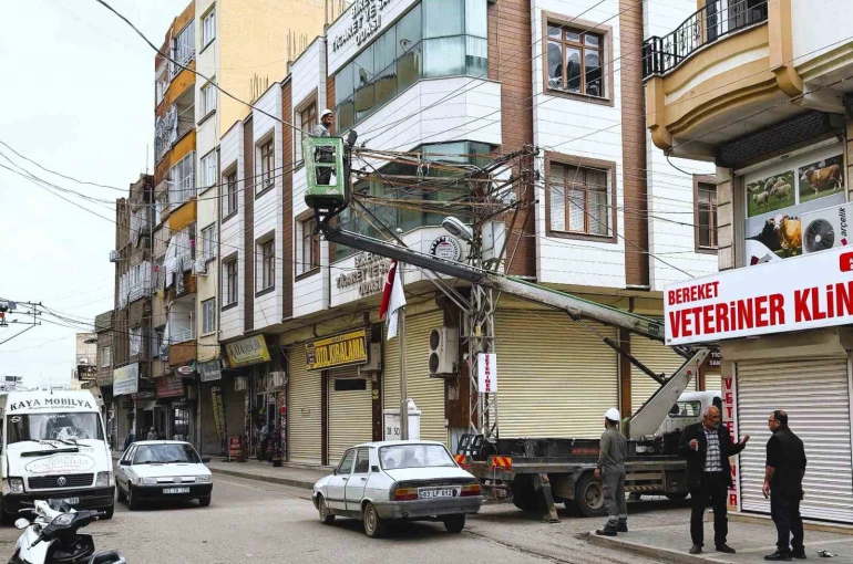 Dicle Elektrik’ten fırtına mesaisi