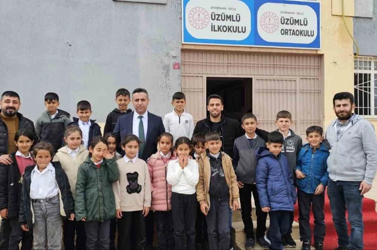 Dicle İlçe Milli Eğitim Müdürü Selçuk, öğrenci ve öğretmenlerle buluştu