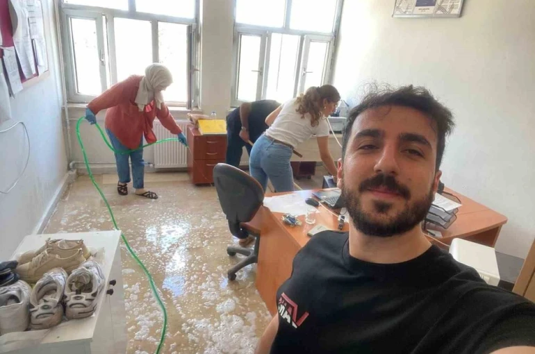 Dicle’de öğretmenler görev yaptıkları okulu temizledi