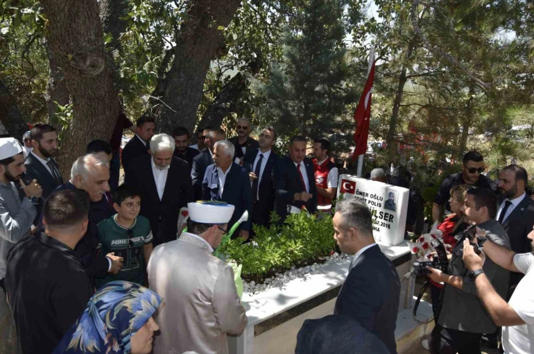 Dicle’de şehitler kabirleri başında anıldı
