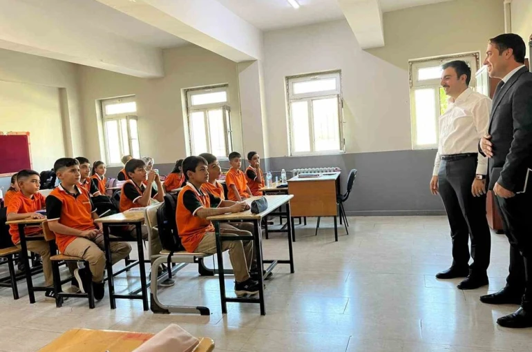 Dicle’de yeni eğitim - öğretim yılının ilk ders zili çaldı
