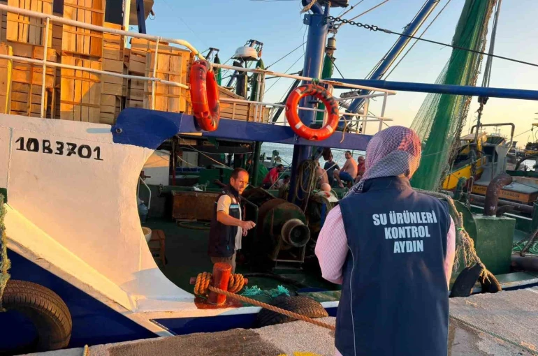 Didim’de uluslararası sularda avlanan trol teknelerine denetim