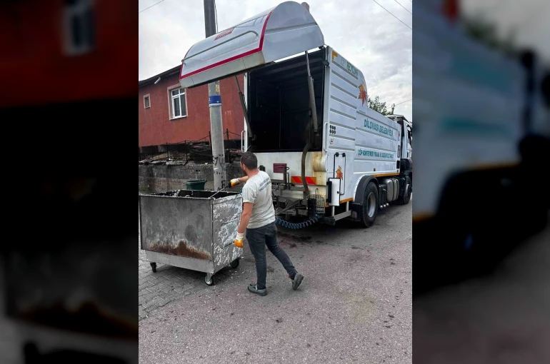 Dilovası’nda çöp konteynerleri dezenfekte ediliyor
