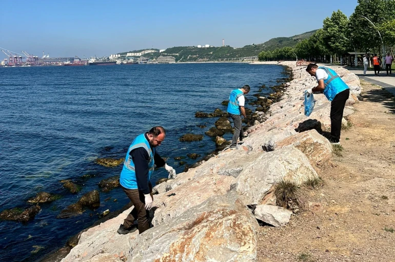Dilovası’nda Marmara Denizi için sahil temizliği yapıldı